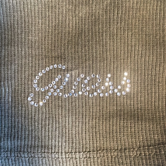 Guess olive green long-sleeved tee with gemstone buttons - Picture 6 of 6